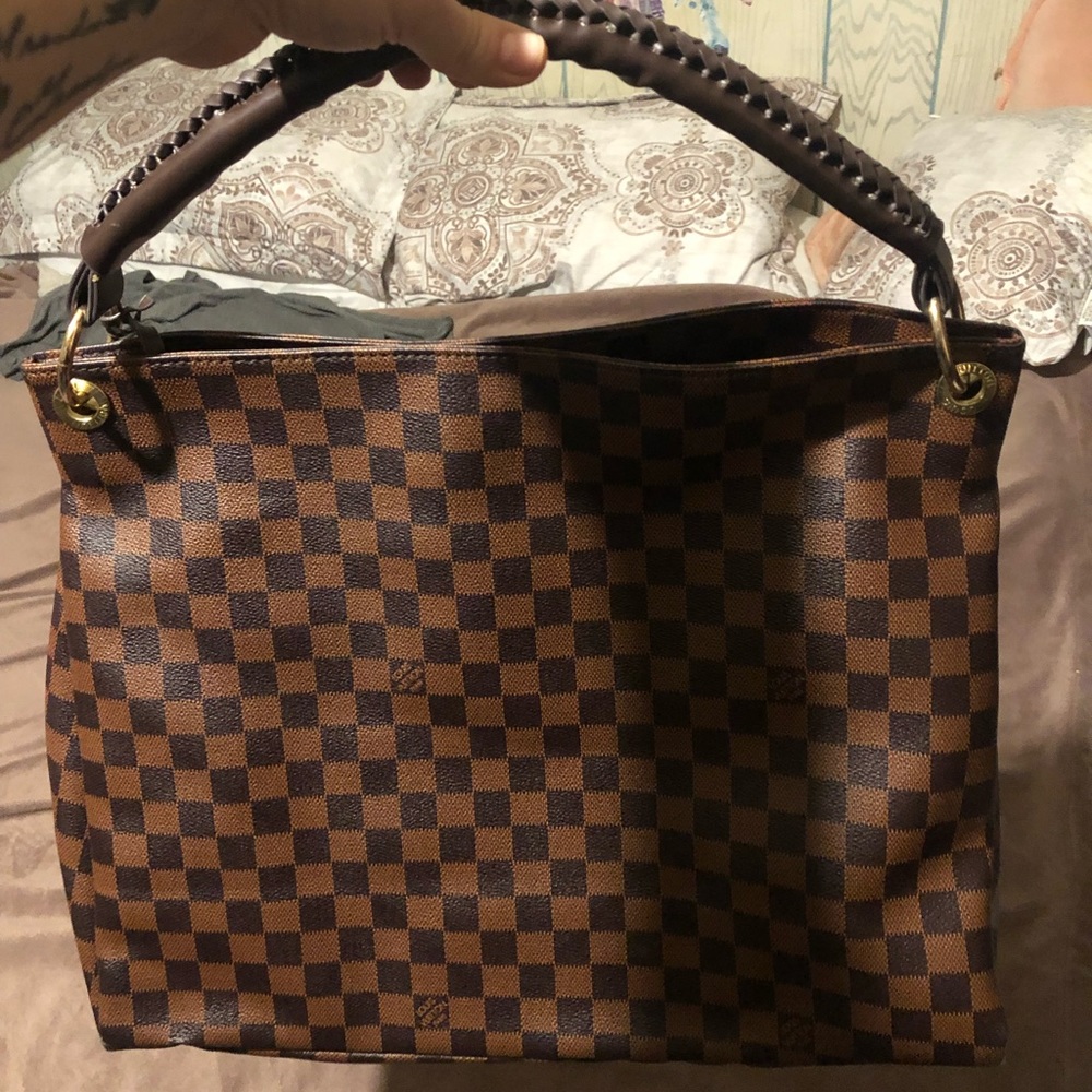 LV PURSE